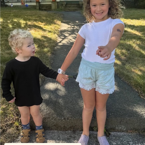 HI I’m Lee 😘POSH AMBASSADOR Top rated seller! - Picture 13 of 14